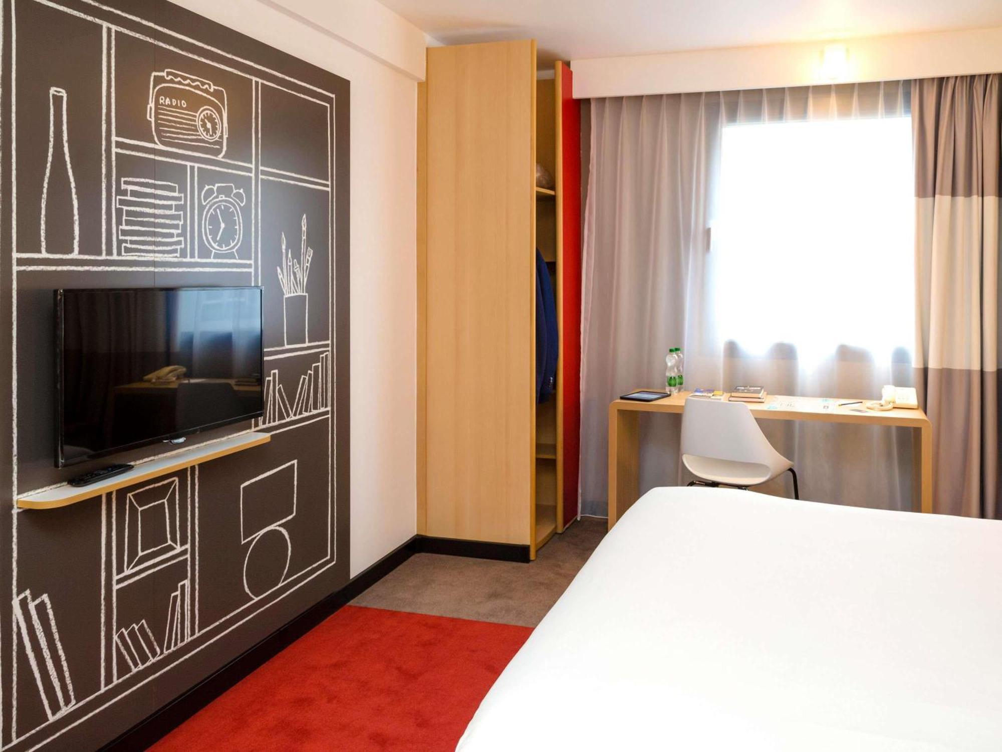 Hotel Ibis Krakow Centrum Esterno foto